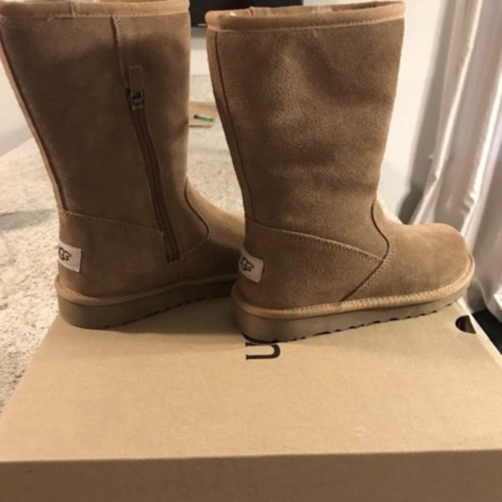 Girls authentic Uggs